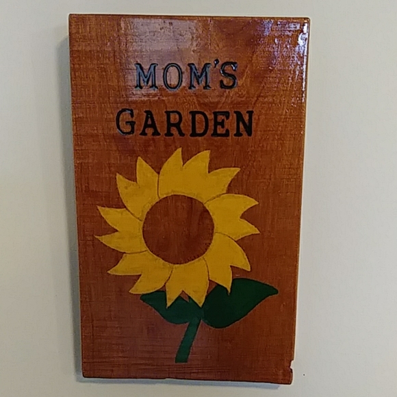 Handmade Mom's Garden Sign - Picture 1 of 2